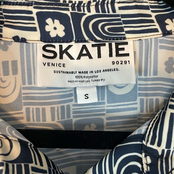 Skatie | Phoenix Button Down Satin Collared Shirt Swimsuit Cover up in Kilauea - Picture 8 of 10